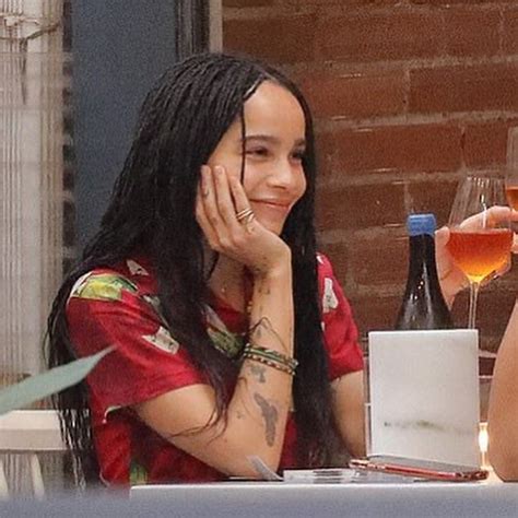 Vídeos pornôs com Zoe Kravitz 